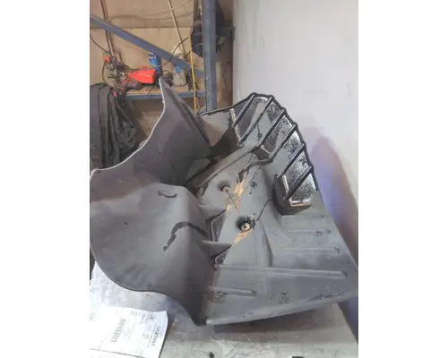 MACK CXU613 FENDER, SPLASH SHIELDGUARD