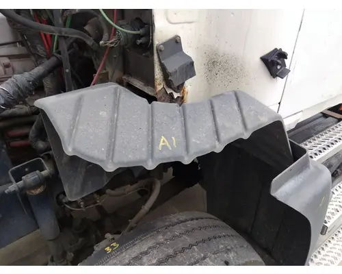 MACK CXU613 FENDER, SPLASH SHIELDGUARD