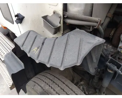 MACK CXU613 FENDER, SPLASH SHIELDGUARD