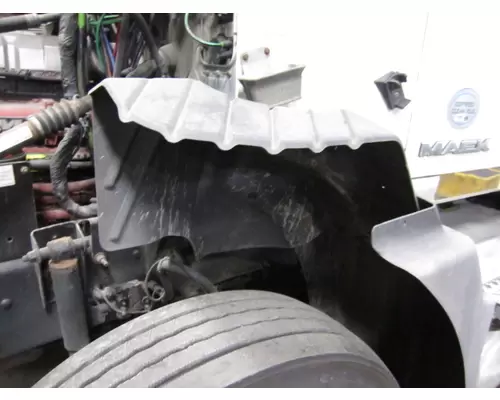 MACK CXU613 FENDER, SPLASH SHIELDGUARD