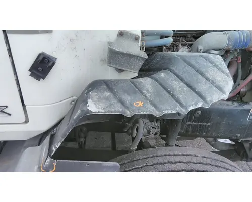 MACK CXU613 FENDER, SPLASH SHIELDGUARD