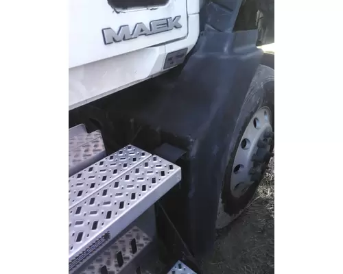 MACK CXU613 FENDER EXTENSION