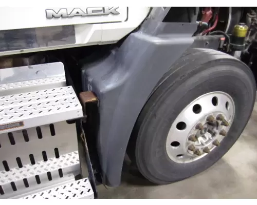 MACK CXU613 FENDER EXTENSION