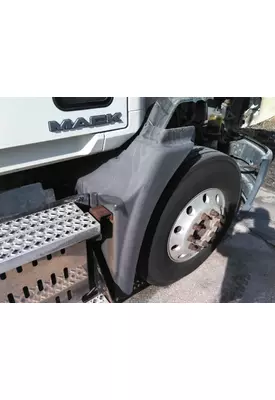 MACK CXU613 FENDER EXTENSION