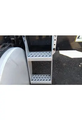MACK CXU613 FRAME STEP