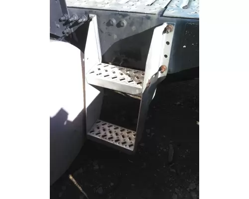 MACK CXU613 FRAME STEP