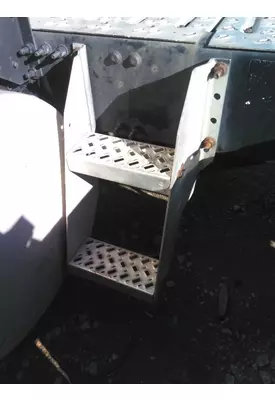 MACK CXU613 FRAME STEP