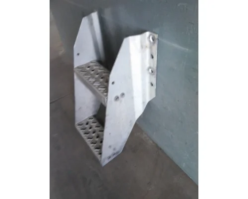 MACK CXU613 FRAME STEP