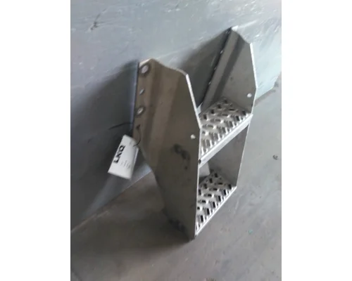 MACK CXU613 FRAME STEP