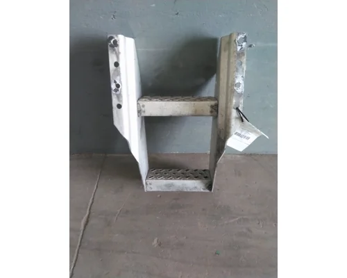 MACK CXU613 FRAME STEP