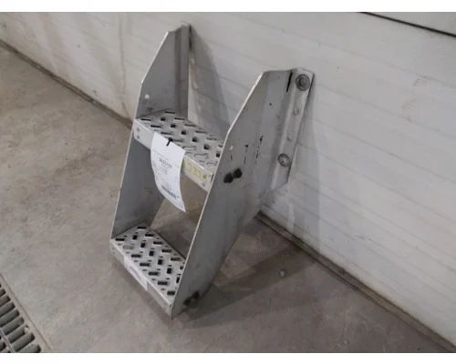 MACK CXU613 FRAME STEP