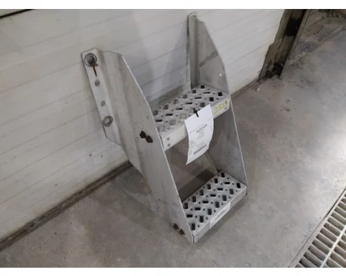 MACK CXU613 FRAME STEP