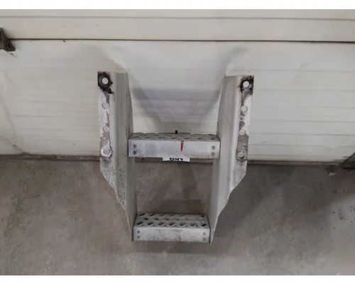 MACK CXU613 FRAME STEP