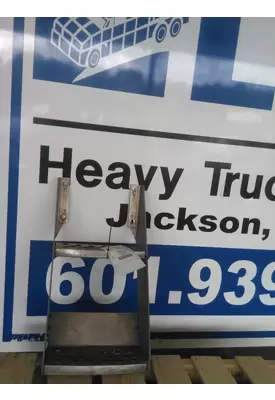MACK CXU613 FRAME STEP