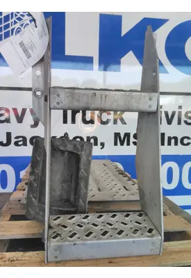 MACK CXU613 FRAME STEP