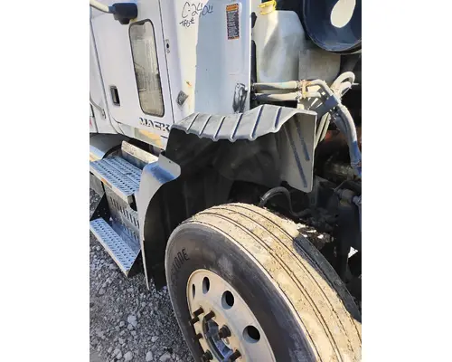 MACK CXU613 Fender Extension
