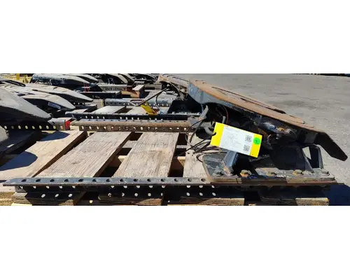 MACK CXU613 Fifth Wheel