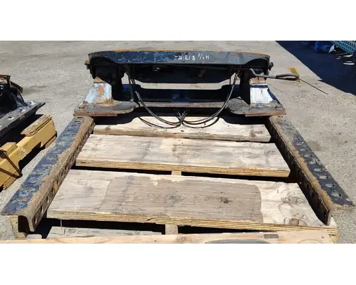 MACK CXU613 Fifth Wheel