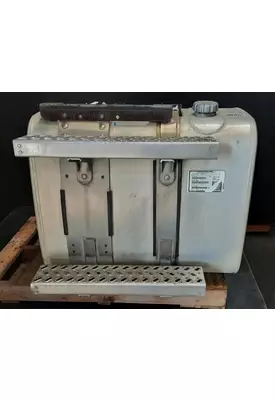 MACK CXU613 Fuel Tank