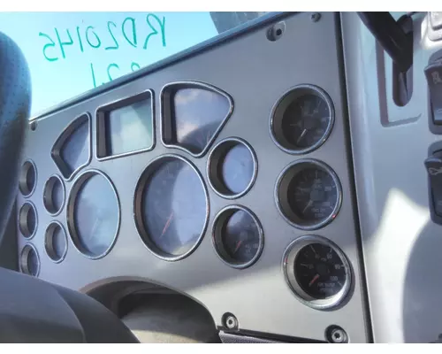 MACK CXU613 GAUGE CLUSTER