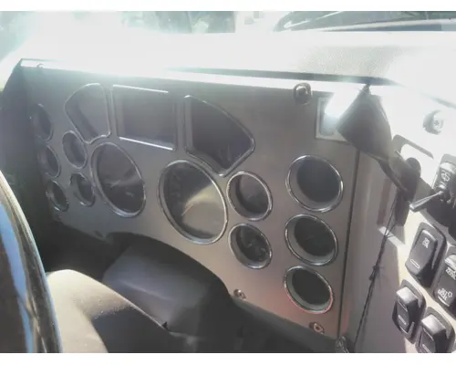 MACK CXU613 GAUGE CLUSTER
