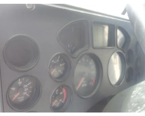 MACK CXU613 GAUGE CLUSTER