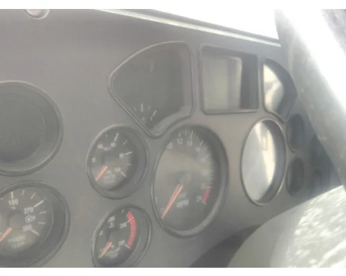 MACK CXU613 GAUGE CLUSTER