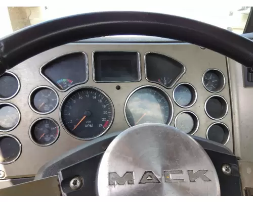 MACK CXU613 GAUGE CLUSTER