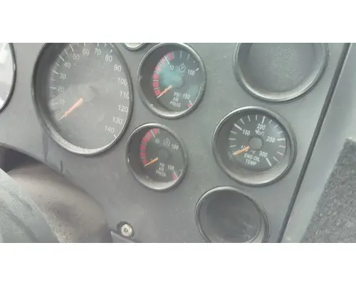 MACK CXU613 GAUGE CLUSTER