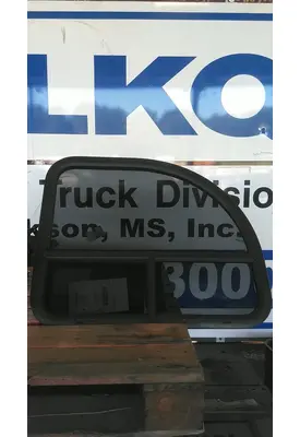 MACK CXU613 GLASS, BACK