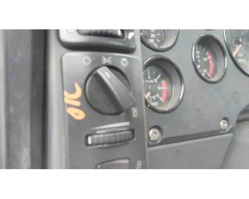 MACK CXU613 HEADLAMP SWITCH