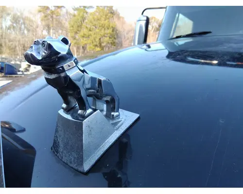 MACK CXU613 HOOD ORNAMENT