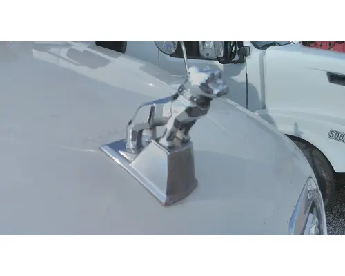 MACK CXU613 HOOD ORNAMENT