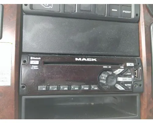 MACK CXU613 RADIO AMFMBLUETOOTH