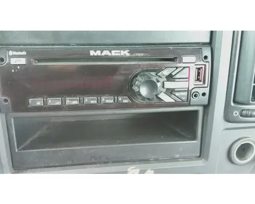 MACK CXU613 RADIO AMFMBLUETOOTH