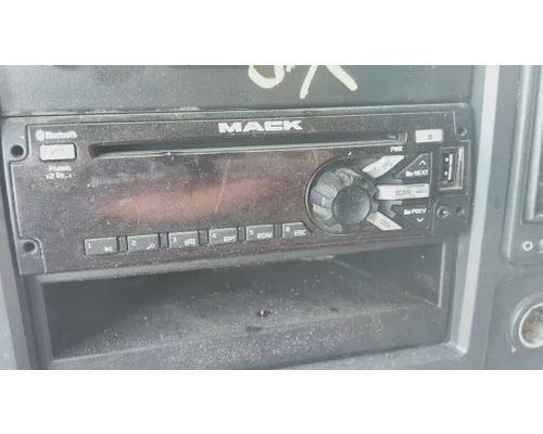 MACK CXU613 RADIO AMFMBLUETOOTH