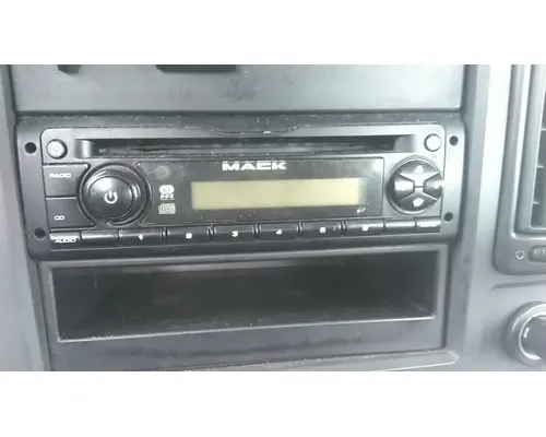 MACK CXU613 RADIO AMFM