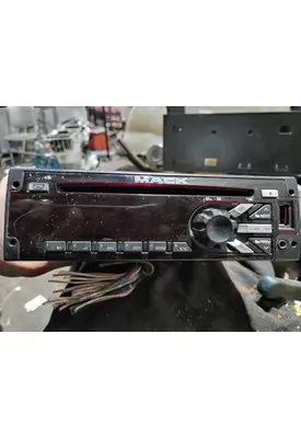MACK CXU613 Radio