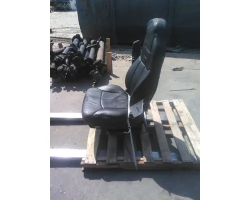 MACK CXU613 SEAT, FRONT