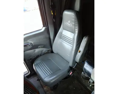 MACK CXU613 SEAT, FRONT