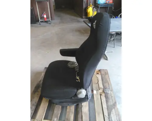 MACK CXU613 SEAT, FRONT