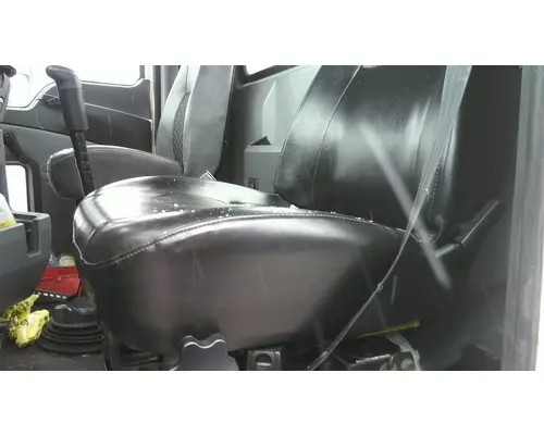 MACK CXU613 SEAT, FRONT