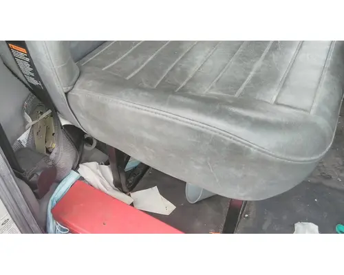 MACK CXU613 SEAT, FRONT