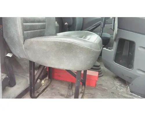 MACK CXU613 SEAT, FRONT