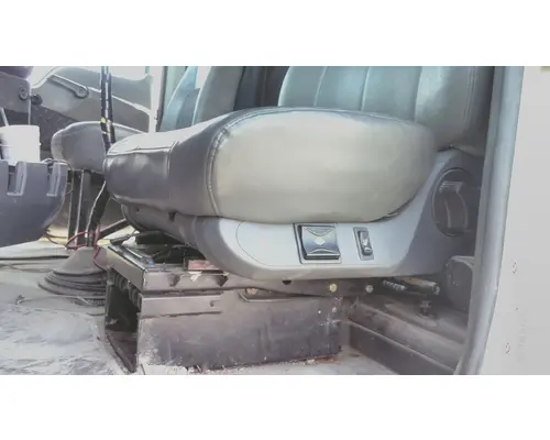 MACK CXU613 SEAT, FRONT