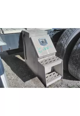 MACK CXU613 TOOL BOX