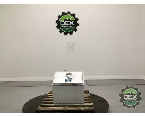 MACK CXU613 Tool Box