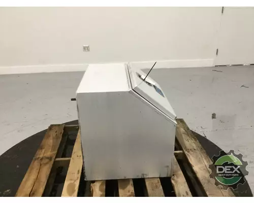 MACK CXU613 Tool Box