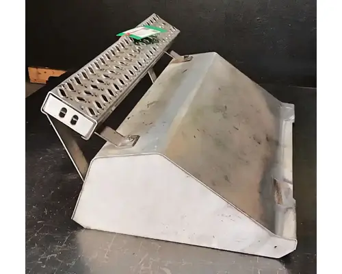 MACK CXU633T Battery Boxes