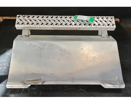 MACK CXU633T Battery Boxes